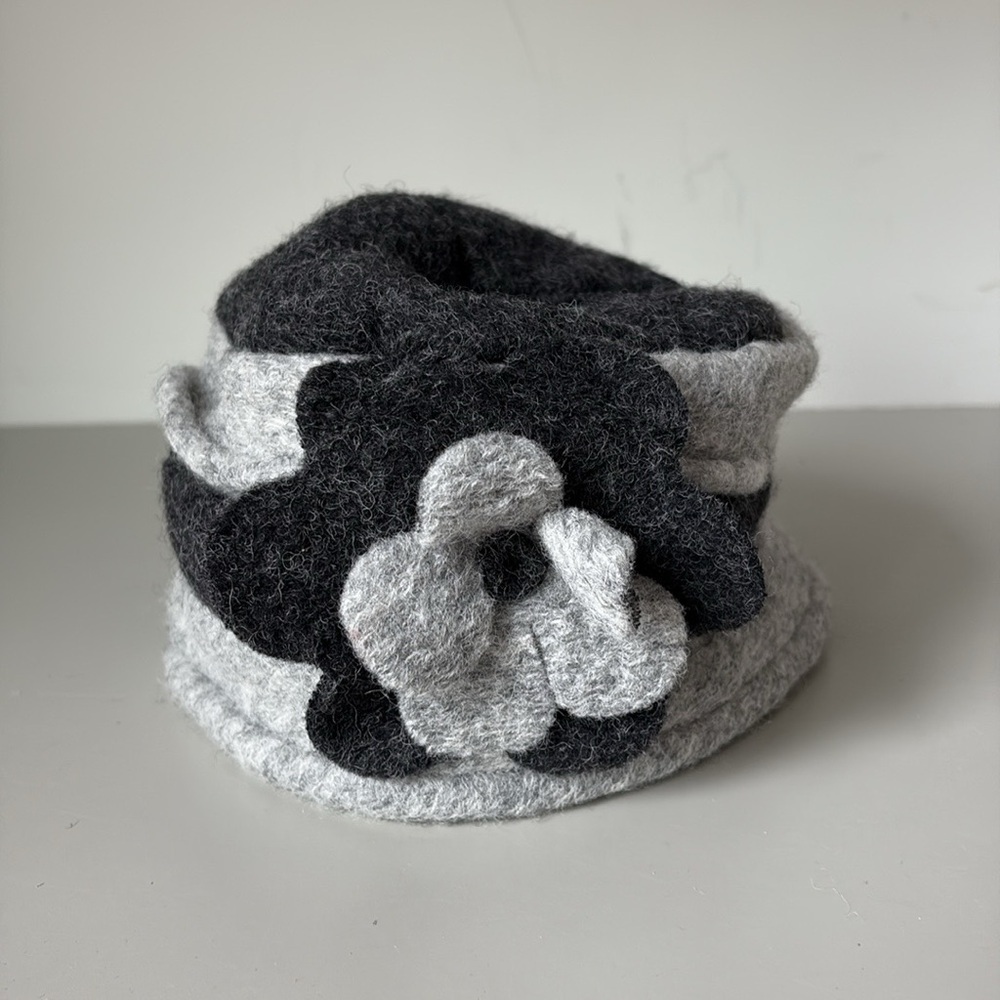 Vintage LaFenice Women's Wool Hat with Flower Accent OS